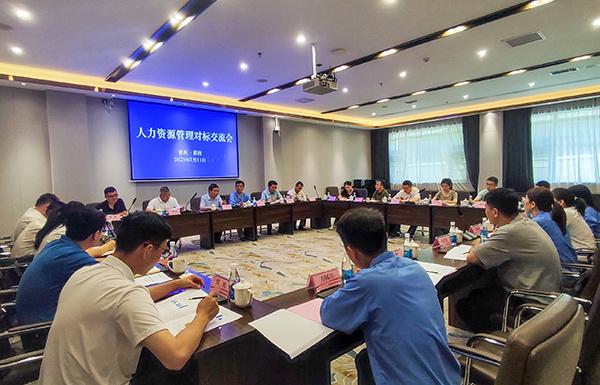 7月11日  渭化公司與陜焦公司、陜化公司、神渭管運(yùn)公司、韓城礦業(yè)公司在金輝會(huì)務(wù)中心進(jìn)行交流學(xué)習(xí)   600.jpg