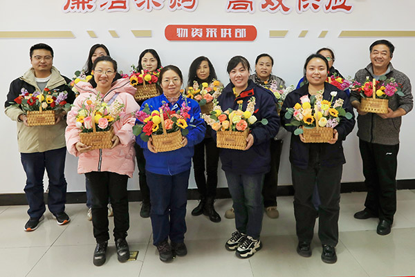 三八節(jié)前夕，采供部開(kāi)展慶三八節(jié)花藝活動(dòng) (2).jpg