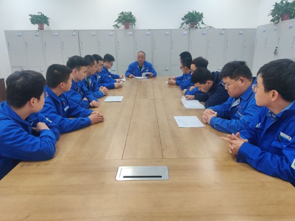 班后會學習宣貫全國兩會精神 照片.jpg