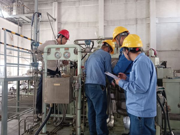 三期檢修現(xiàn)場(chǎng)，計(jì)控電儀部在進(jìn)行“精益檢修 安全有我”主題活動(dòng)的安全檢查（1）.jpg