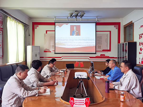 4月22日，渭河塑業(yè)公司組織開展“學(xué)習(xí)模范事跡 爭當(dāng)模范先鋒”主題黨日活動.jpg