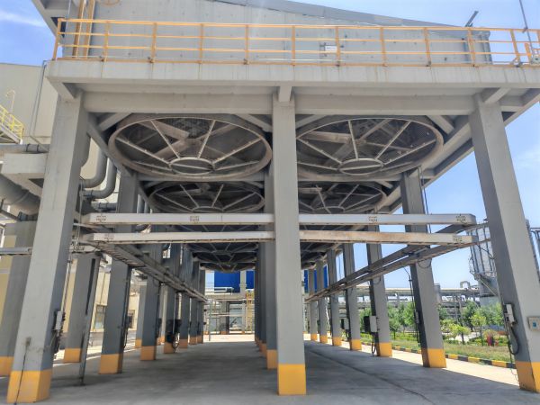 圖1 6月24日，清洗后空冷島實況。肖歡  攝.jpg