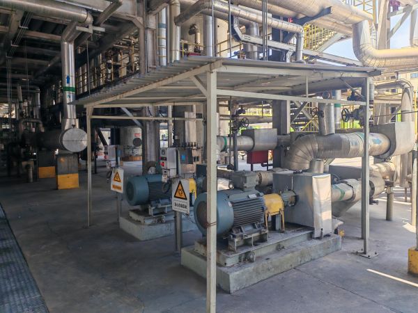 圖2 6月20日，搭建機泵遮陽棚實況。肖歡 攝.jpg