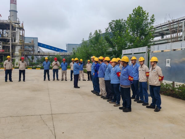 圖1 7月10日，制氣車間管理人員、化工四班全體人員參與演練。陳科武 攝.jpg
