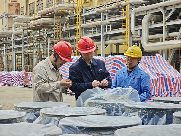 公司總經(jīng)理趙強(qiáng)深入檢修一線(xiàn)督導(dǎo)工作