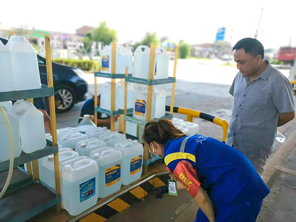 車用尿素現(xiàn)場查看銷售情況 (1).jpg