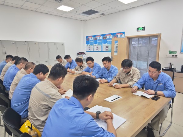 2025年7月24日，班前會開展安全培訓(xùn).jpg